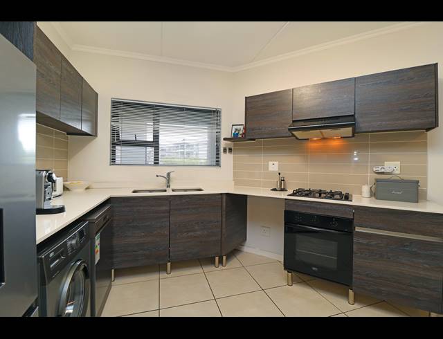 3 BEDROOM APARTMENT FOR SALE IN MODDERFONTEIN
